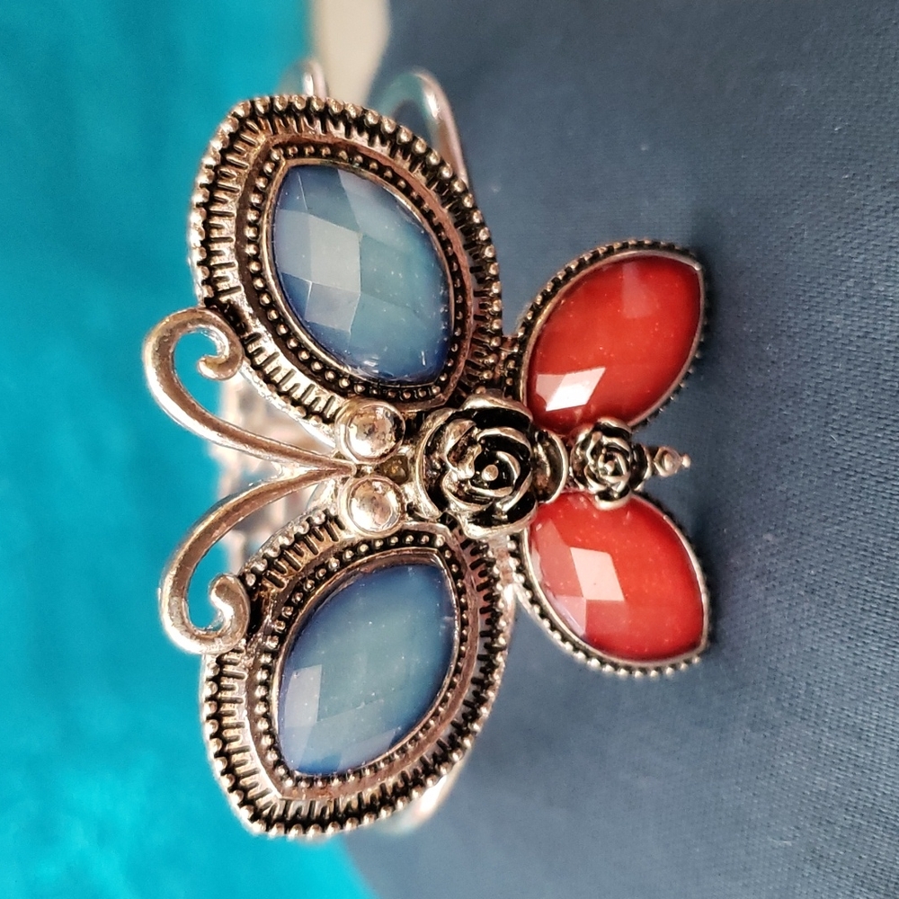 Simply Beautiful Butterfly bracelet - Picture 2 of 8